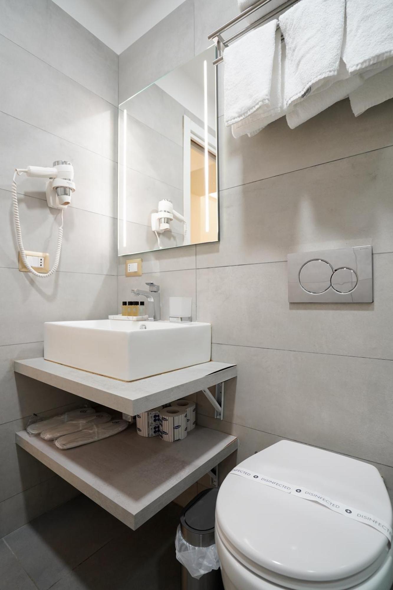 Charm&Bella Guesthouse โรม ภายนอก รูปภาพ